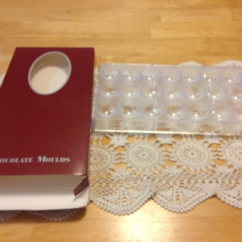Crafts molds for chocolate balls